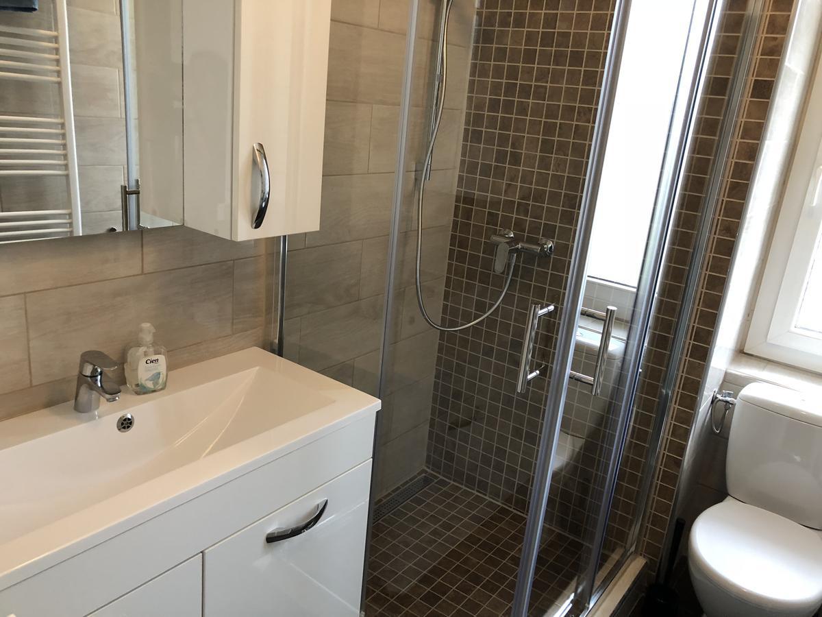 Appartement Douces Heures Avec Parking Couvert Prive Le Locle Exterior photo
